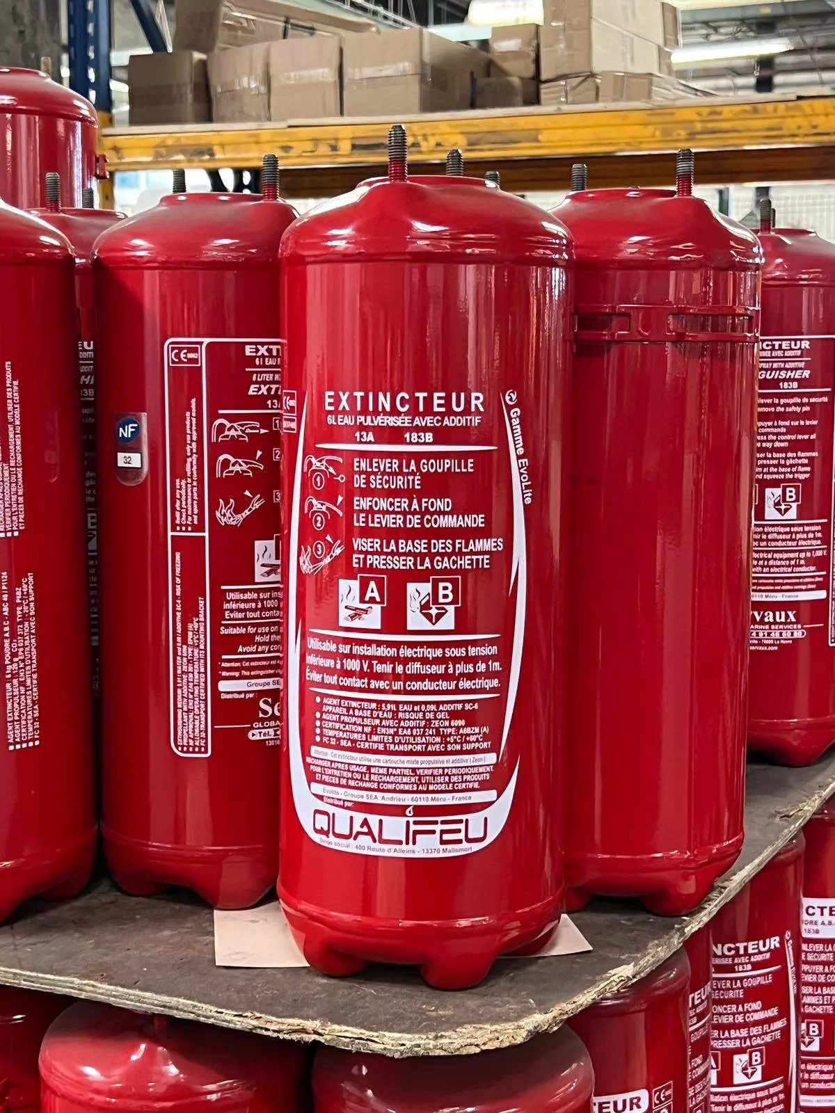 Qualifeu Extincteur Incendie 74 Extincteurs eau pulvérisée Qualifeu 6L 13A 183B stockés en entrepôt