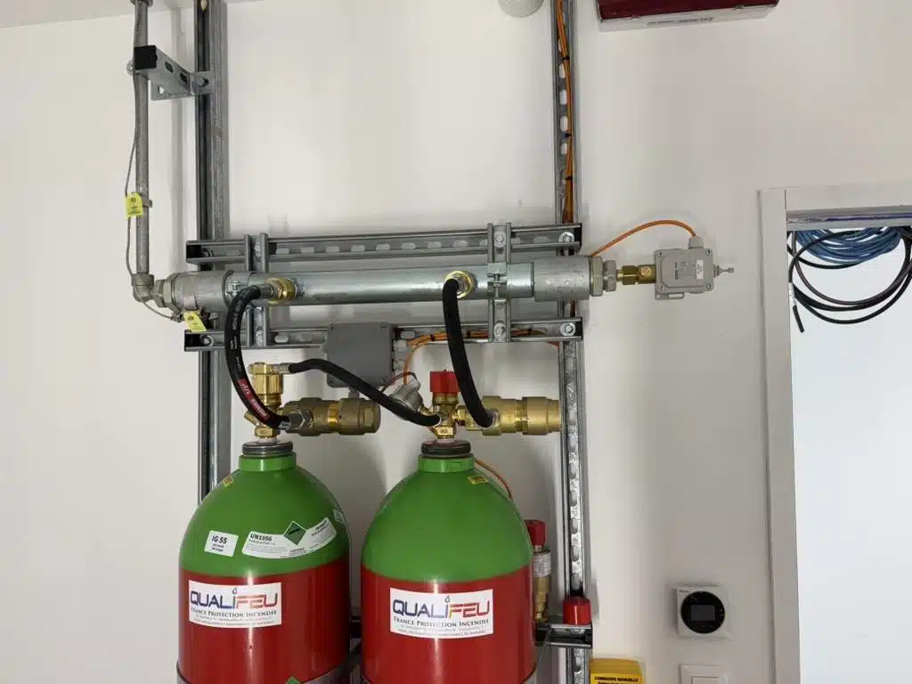 Extinction automatique Systeme d'extinction automatique Qualifeu avec deux bouteilles de gaz IG55 et vannes de distribution