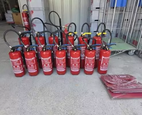 Installation d’extincteurs chez un traiteur à La Penne-sur-Huveaune proche de Marseille par Qualifeu.