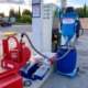 Station-service avec pompes à carburant et matériel de maintenance industrielle
